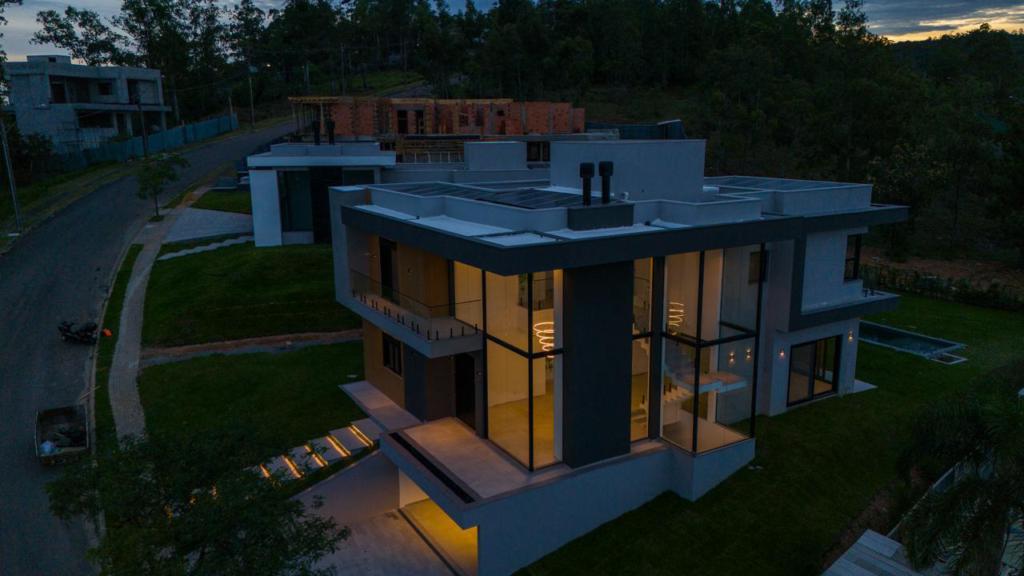 Casa de condomínio 4 dormitórios