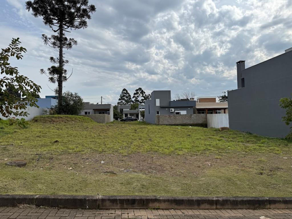 Terreno / Lote / Condomínio