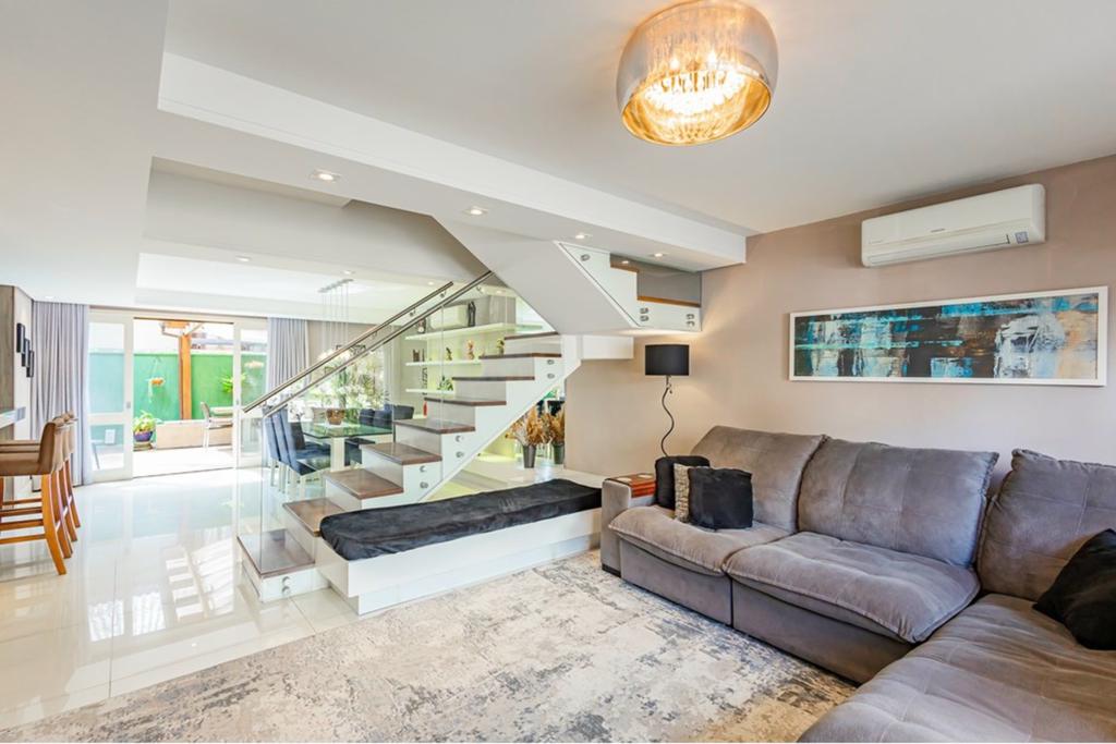 Casa de condomínio 4 dormitórios