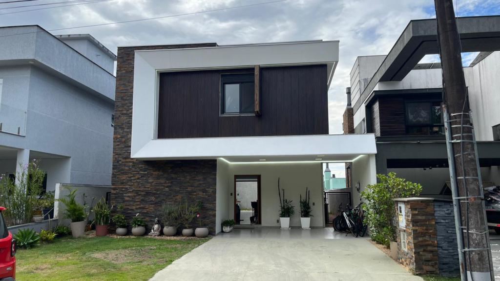 Casa de condomínio 4 dormitórios