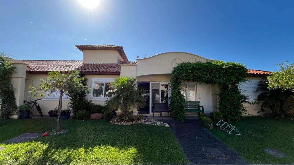 Casa de condomínio 3 dormitórios