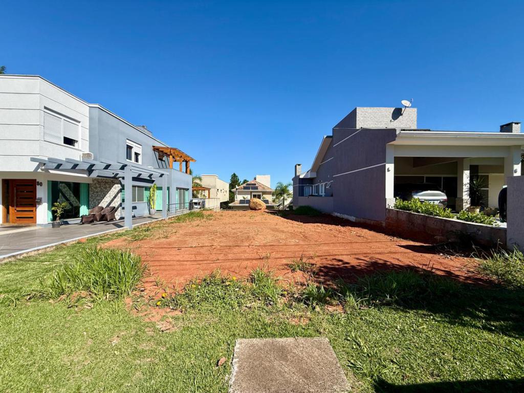 Terreno / Lote / Condomínio